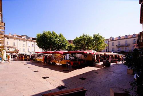 Markt in Nyons | Frankreichaustausch • GAT