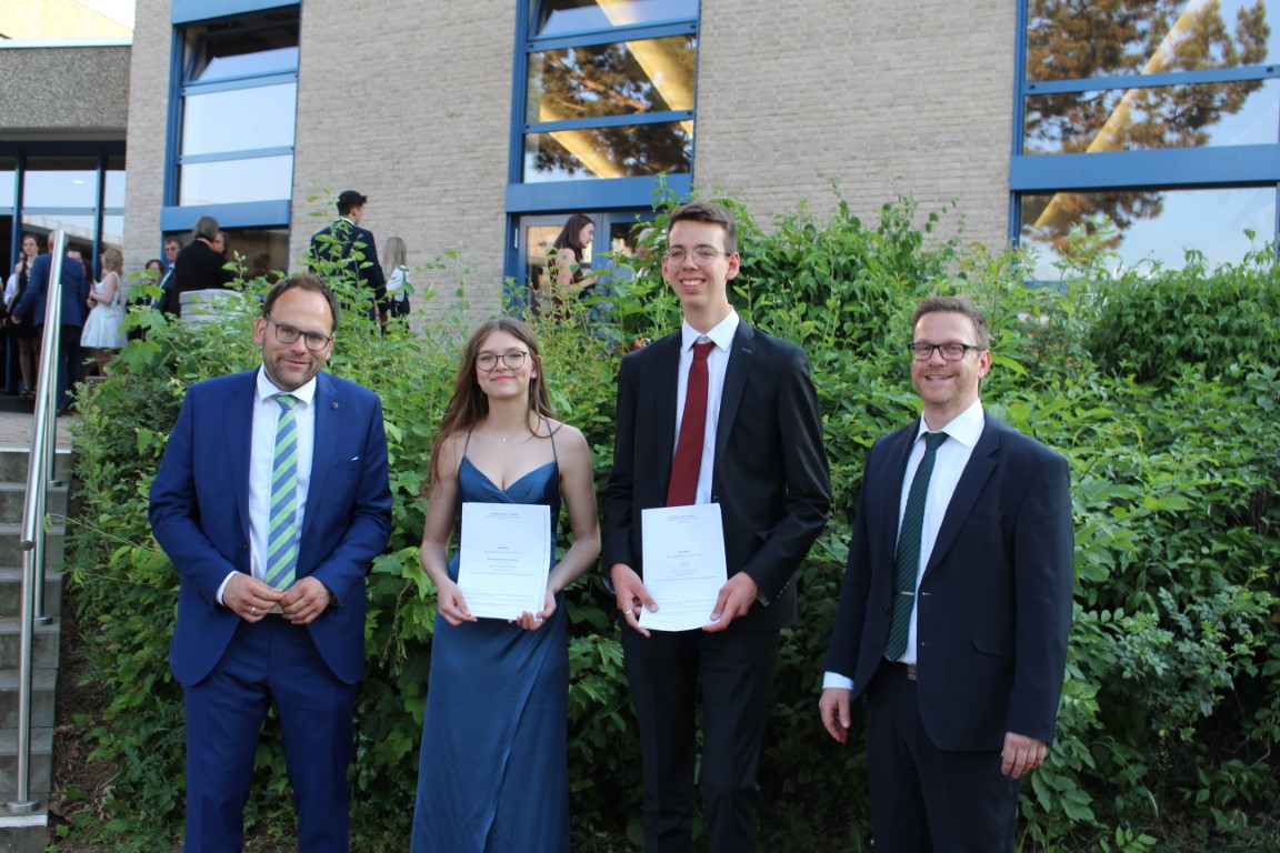 Über den GAT-Förderpreis MINT freuten sich Mara Knipp und Felix Zöll.